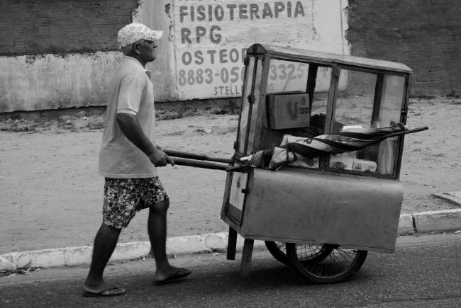 Brazilian street vendor. (Cícero R. C. Omena / Creative Commons)