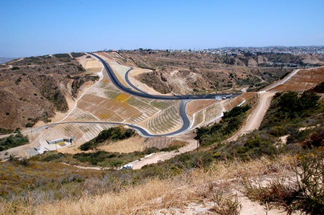 Building fencing between Tijuana and San Diego in 