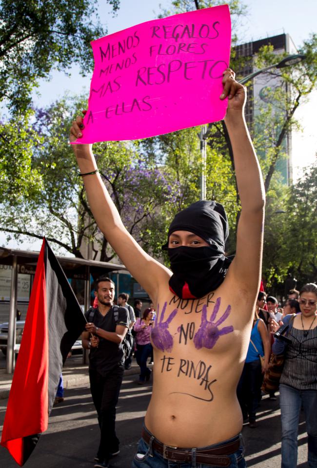  International Women’s Day 2014, Mexico City. Sign reads, “Fewer gifts, fewer flowers, more respect [for women].” Body art reads, “Woman, don’t give up.” (Rotmi Enciso / Producciones y Milagros Agrupación Feminista).