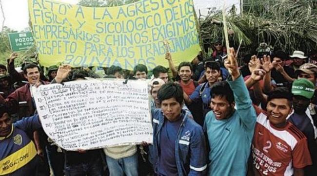 Bolivian workers protest at Sinohydro construction project. (Photo reprinted with permission from Página Siete)