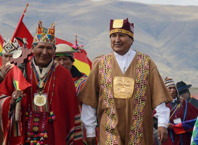 Evo Morales pre-inaugural ceremony at Tiwanaku (La Razón).