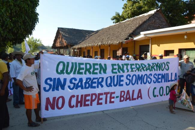 Indigenous protesters at Chepete/ El Bala dam site, November 2016. (Photo by Theresa Edwards)