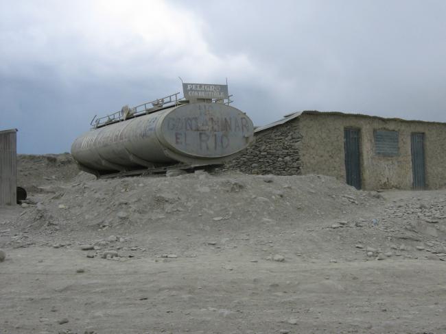 Fading graffiti from a protest against off-thebooks gold mines on a fuel tank in Ananea, Peru, reads, “Don’t pollute the river.” Heavy equipment such as this fuel tank were financed by the regional Ministry of Energy and Mines. (Heather Williams)