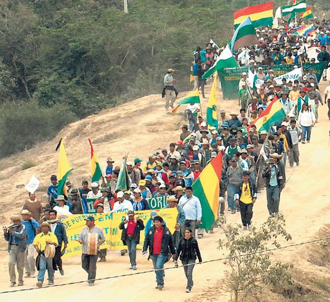 Indigenous march in defense of Tipnis, August 2011 (La Razón)