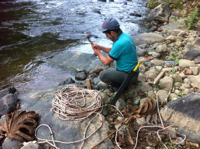 Farmer and community leader Don Manuel Trujillo helps the author, Rachel Conrad, set up a transect for a discharge measurement of the Salunguirí River, one of the Dulcepamba River’s major tributaries. (Rachel Conrad)