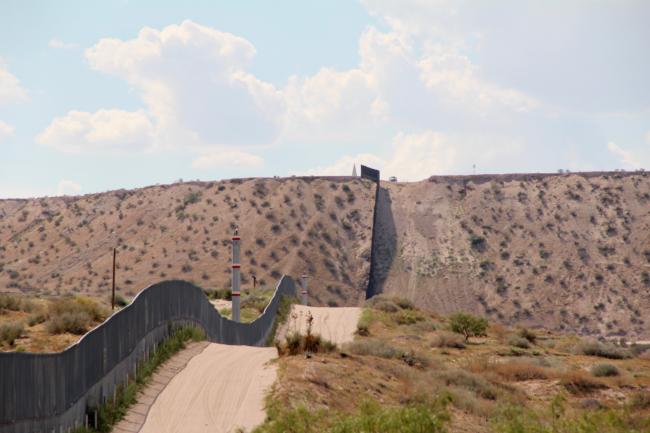 The wall at the Anapra, Chih-Sunland Park, NM border just outside of El Paso (Photo by Molly Molloy)