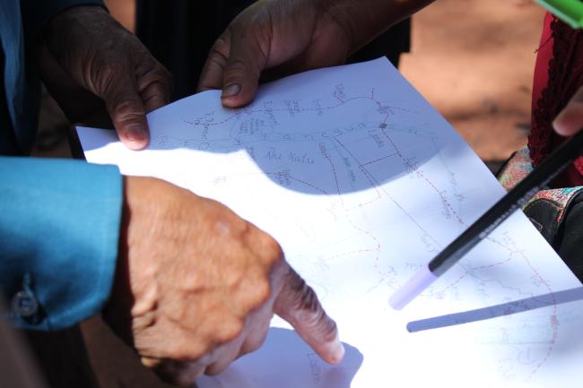 Andrés Brítez displays the map of Yvy Pyte that he has produced as a strategy to defend Pa? Tavyterã territory from invasion (William Costa)