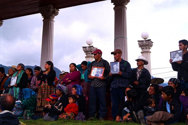 People gather for the first anniversary of the 2012 Totonicapán Massacre of Indigenous protestors by the military and police. (Mariana Toscana, Alba Sud Fotografia, Flickr). 