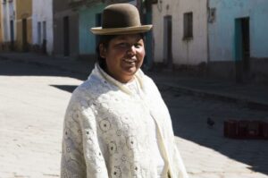 In Bolivia, A Backlash Against Women in Politics/En Bolivia, una reacción violenta contra las mujeres en política