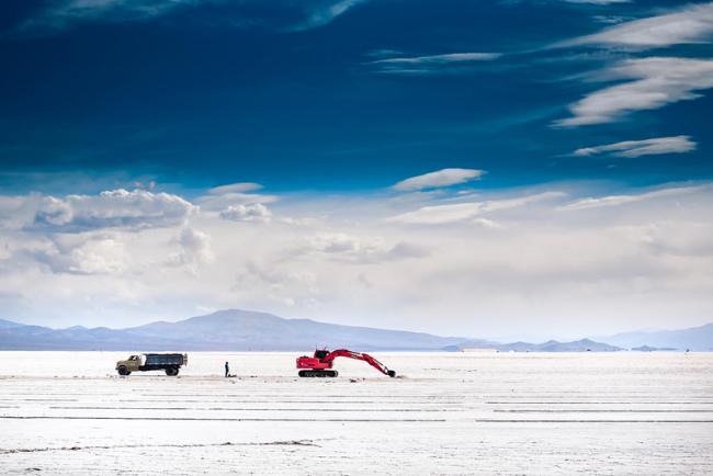 Trucks in salt flats in Salinas-Grandes, Argentina. (Francoise Gaujour, Flickr)