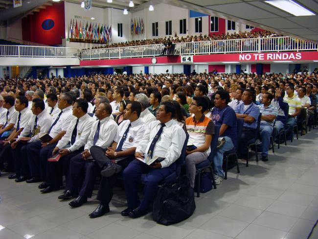 Across Latin America, membership in Protestant megachurches is growing. Here, worshippers in the Baptist Biblical Tabernacle of the Friends of Israel in El Salvador. (BBC World Service, Flickr)