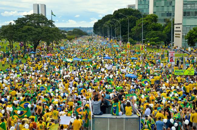  A protest in Brasilia in 2016 (Agencia Brasil/ Wikimedia Commons)