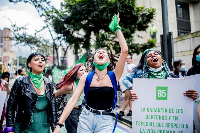 Demonstrators call for decriminalized abortion in front of the Colombian Corte Constitucional on November 11, 2020 (Women's Link Worldwide)