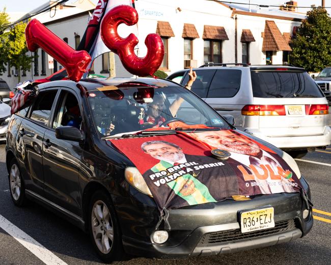 The motorcade and march for the Lula runoff campaign on October 22 in Newark, NJ. The event was organized by the Popular Committee of Struggle NJ-NY-PA, and the Defend Democracy in Brazil Committee in NYC. (Guilherme Henrique) 