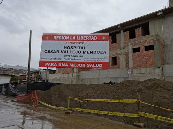 Barrick Gold, the largest gold company in the world, is partly funding this hospital in Santiago de Chuco, La Libertad, the provincial capital nearest to its Lagunas Norte mine (Photo by Michael Wilson Becerril).