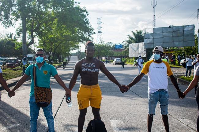 Protesters shut down the Piñal Bridge on February 4, 2021. (Jann Hurtado)