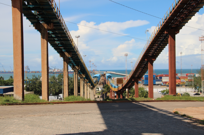 Conveyor belts at the Pecem Port in Ceará state carry coal to two coal-fired thermoelectric plants. (Patricia Rodriguez / Earthworks)