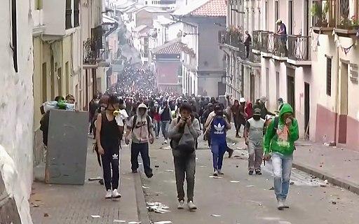 Protesters marching during protests on 9 October (Todos Noticias/Wikimedia)