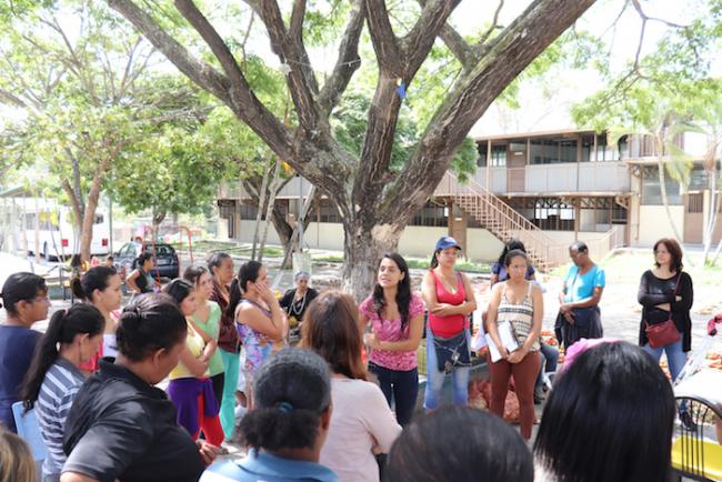 Cooperativa del barrio San Agustín en Caracas (Foto por Kevin Young)