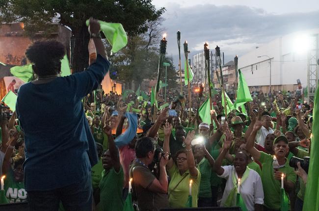 Singer Xiomara Fortuna speaking to Green March supporters at Parque Independencia in Santo Domingo, capital of the Dominican Republic, holding the 