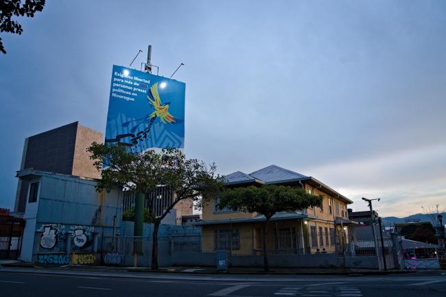 A billboard along one of San Jose's main corridors calls for the release of Nicaragua's political prisoners ( Daniel Zawodny)