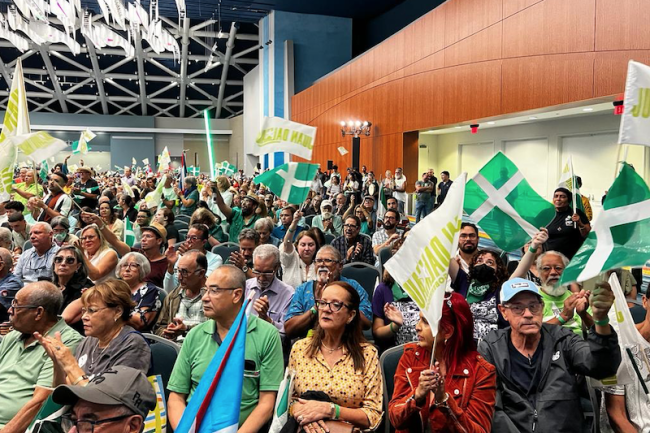 People wave flags of the Puerto Rican Independence Party (PIP) during the party's general assembly in San Juan, December 10, 2023. (Jenaro Abraham)