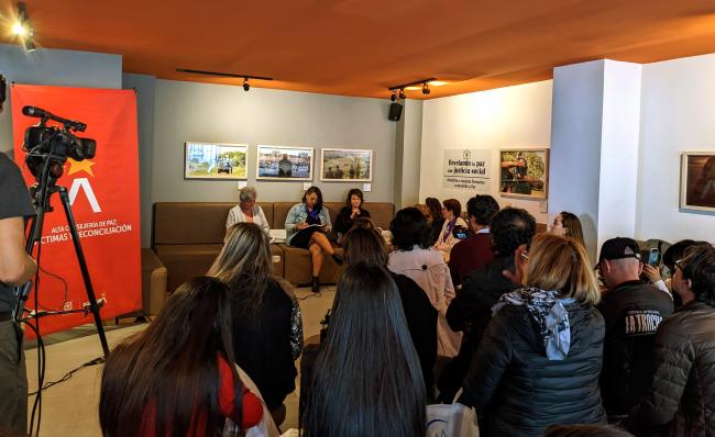 At La Casa Cultural La Roja, a forum on women's contributions to the peace process, commemorating the sixth anniversary of the signing of the accords (Joe Hiller)