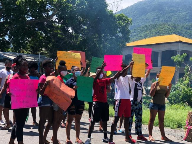 A protest in Triunfo de la Cruz on July 26, demanding the return of the disappeared men (Photo: Ofraneh).