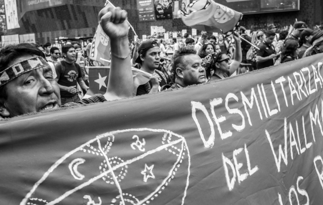 Protesters carry a banner calling for demilitarization of Wallmapu, or Mapuche territory, during a demonstration in Santiago, Chile, November 8, 2019. (Paulo Slachevsky / CC BY-NC)