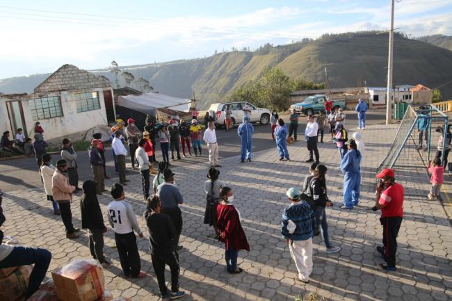 Rural families from the coastal and highland regions meet near Riobamba to engage in the ancestral custom of the trueque. (Photo by Jefferson Castro)