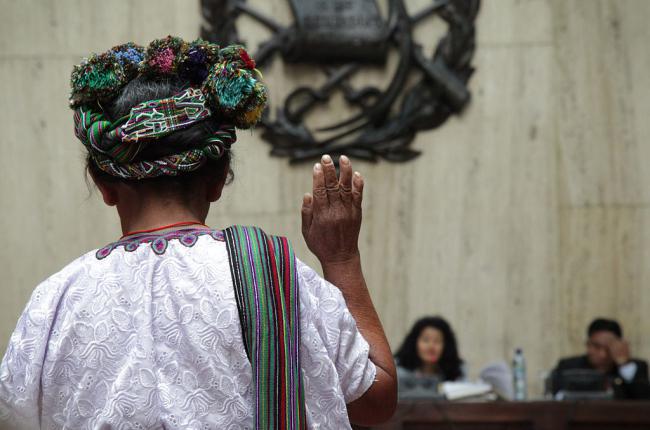 Catalina Sanchez testifies during the 2013 Ríos Montt genocide trial (Elena Hermosa / Creative Commons)
