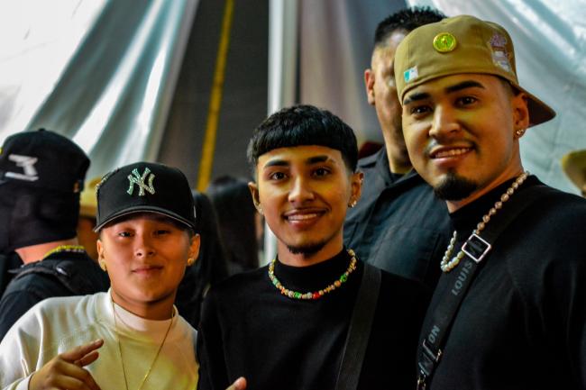 Seen here photographed in the Zócalo of Mexico City, the Martínez siblings Yahritza (left), Armando (middle), and Jairo (right) form the band Yahritza y su Esencia. (ProtoplasmaKid / Wikimedia Commons / CC BY-SA 4.0)