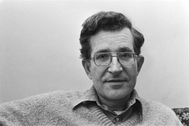 Noam Chomsky, 1977 (Hans Peters / Collectie / Archief: Fotocollectie Anefo / Wikimedia Commons)