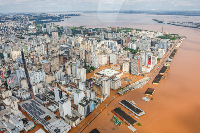 Scenes of Canoas, Rio Grande do Sul, captured as President Luiz Inácio Lula da Silva flies over areas affected by historic floods, May 5, 2024. (Ricardo Stuckert / PR / CC BY-ND 2.0 DEED)