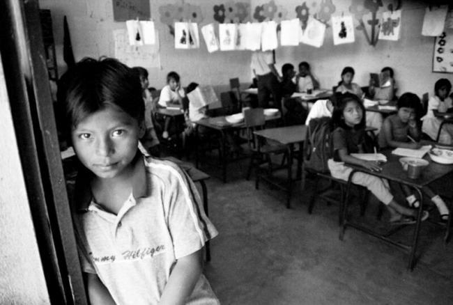 Niños de Santa Anita La Unión asisten a la escuela en 2006. La comunidad incluye exrefugiados que volvieron a Guatemala. (j h/Flickr)