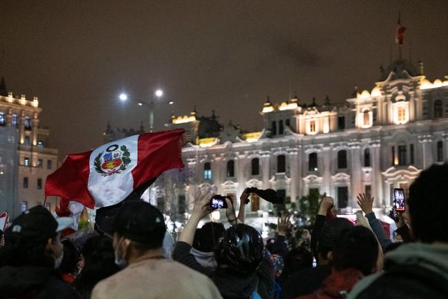 Protesters on November 17, 2020 in Lima, Peru, calling for the resignation of the president. (Samantha Hare, Flickr)