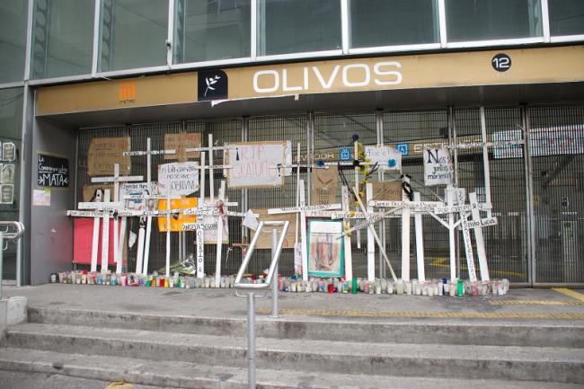 Un memorial para los victimas del colapso del Metro en la estación Olivios de la Línea 12. (Sam Law)